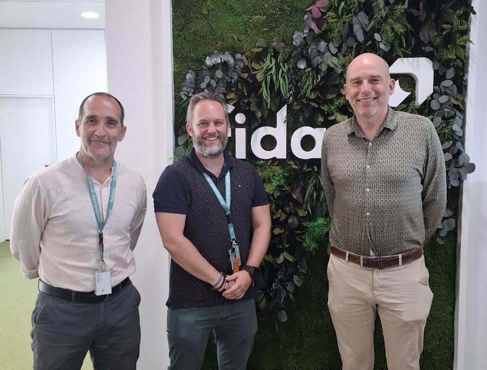 from left to right: Juan Carlos Southwood and Felix Dominguez from FIDAMC and Marcus Kremers, Airborne